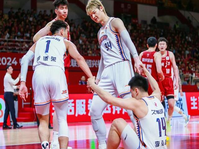 福建男篮闪耀一役，赛场上演逆袭的简单介绍