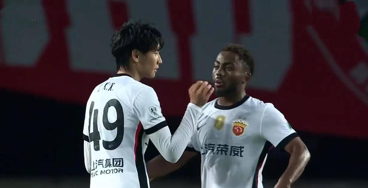 爱奇艺体育-包含中超-李新翔传射蒯纪闻送助攻上海海港3-0大连英博的词条
