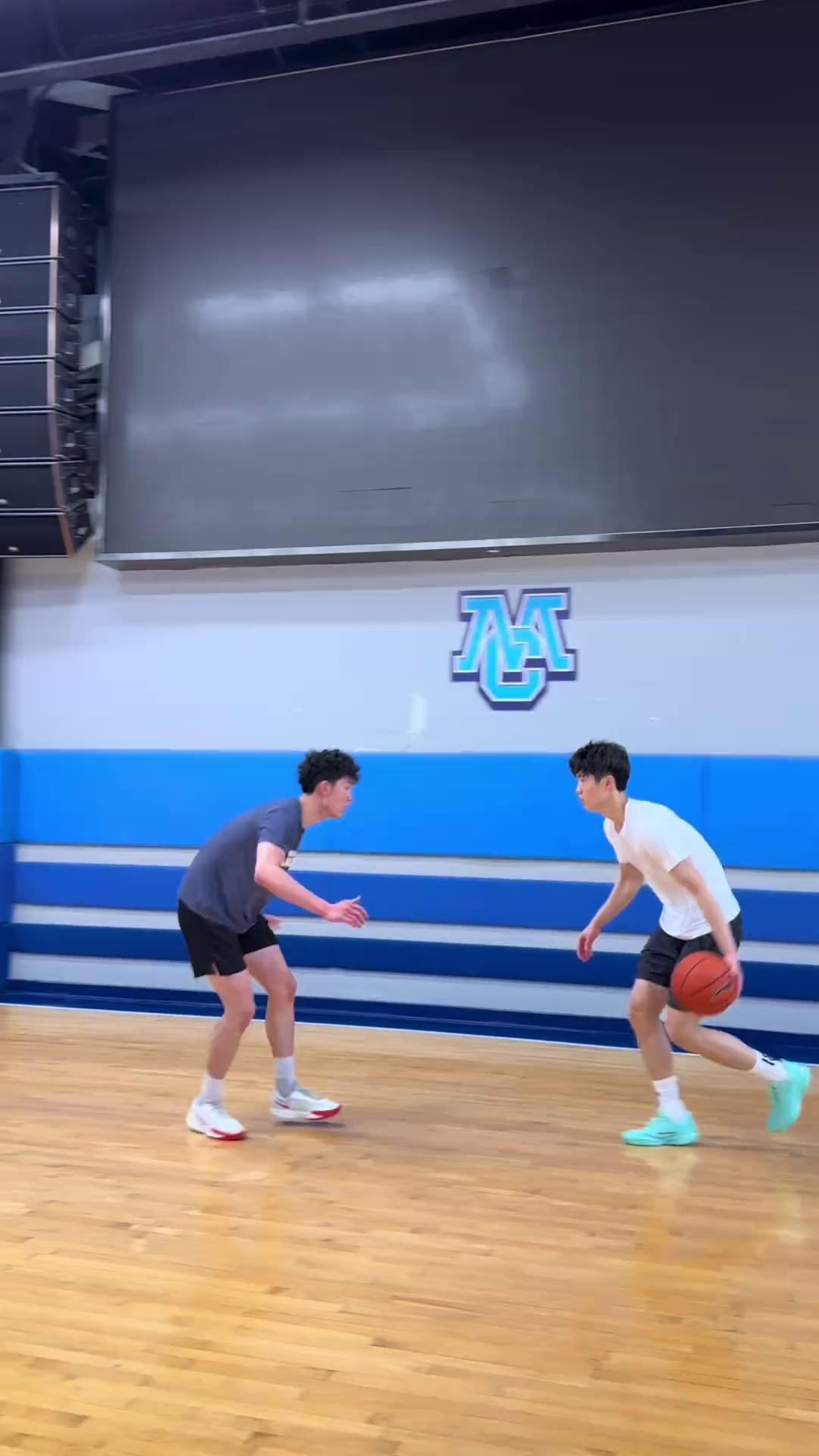 偰李永炜晒日常：休赛期球局原声分享，有亚历山大的影子吗？